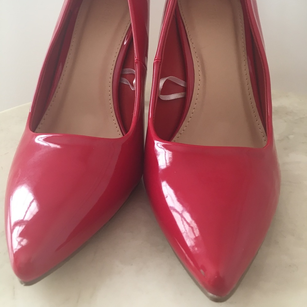 Red Heels - Picture 6 of 6